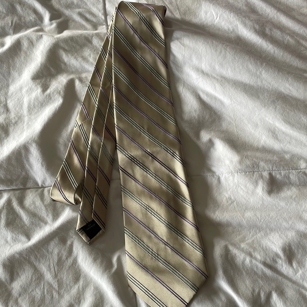 Champagne silver Claiborne men’s tie from Macy’s